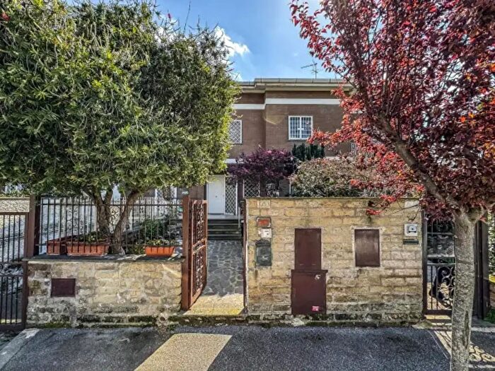 Casa con 6 locali in vendita in Via Sofocle, Roma