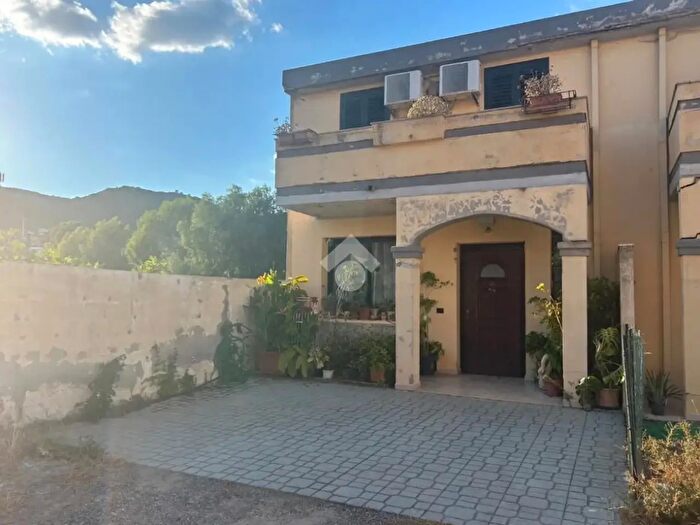 Casa con 5 locali in vendita in Via Cagliari, Capoterra
