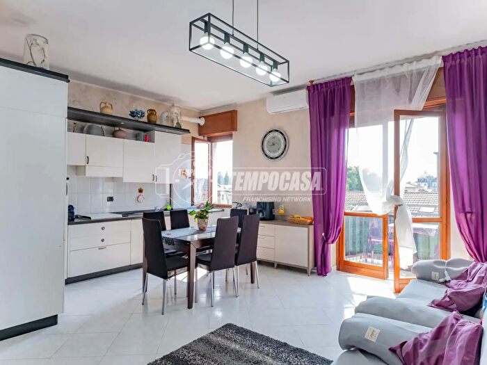 Appartamento trilocale in vendita in Via Vignone, Novate Milanese