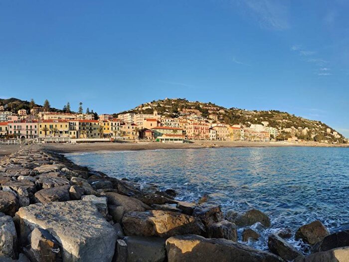 Appartamento trilocale in affitto in Ospedaletti