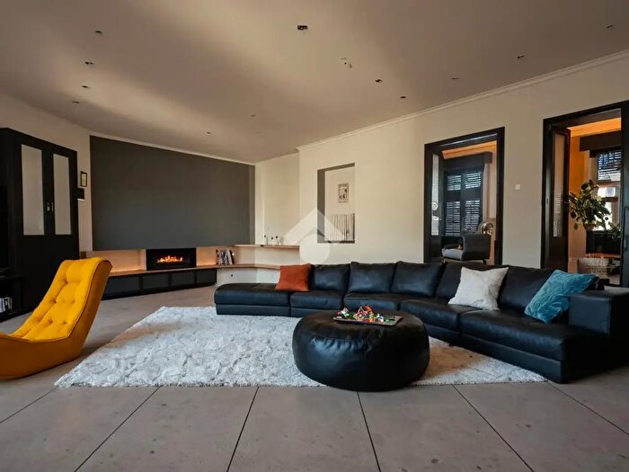 Appartamento quadrilocale in vendita in Via Francesco Crispi, Legnano