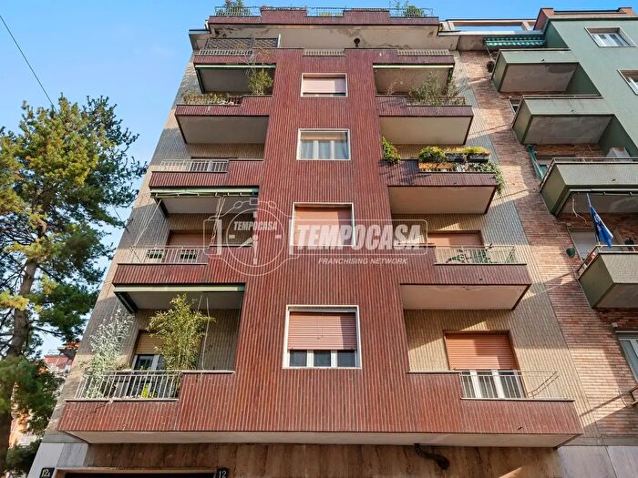 Appartamento trilocale in affitto in Via Illirico, Milano