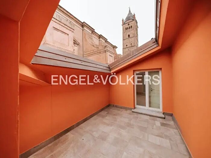Appartamento quadrilocale in vendita in Via Altabella, Bologna