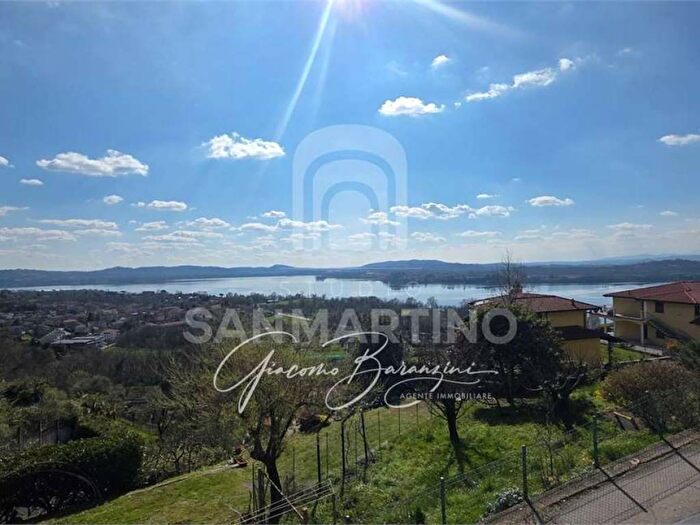 Appartamento bilocale in affitto in Via Borghi, Comerio