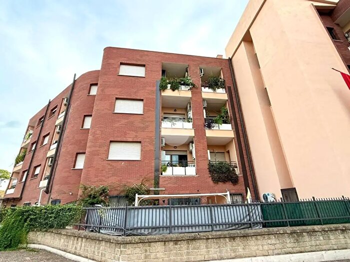 Appartamento trilocale in vendita in Via del Maggiolino, Roma