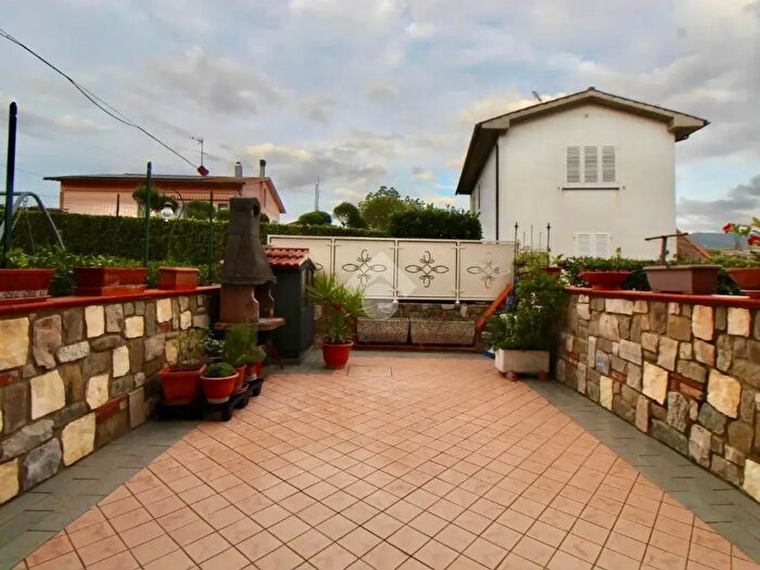 Casa trilocale in vendita in Via Poggio di Bobi, Lamporecchio