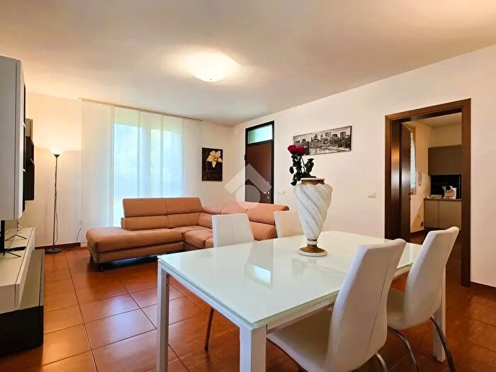 Casa quadrilocale in vendita in Via Roma, Bagnolo San Vito