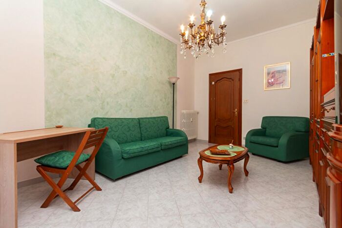 Appartamento trilocale in vendita in Via Umberto Giordano, Torino