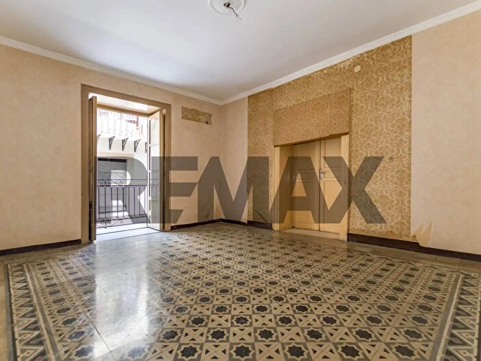 Appartamento con 5 locali in vendita in Via Calderai, Palermo
