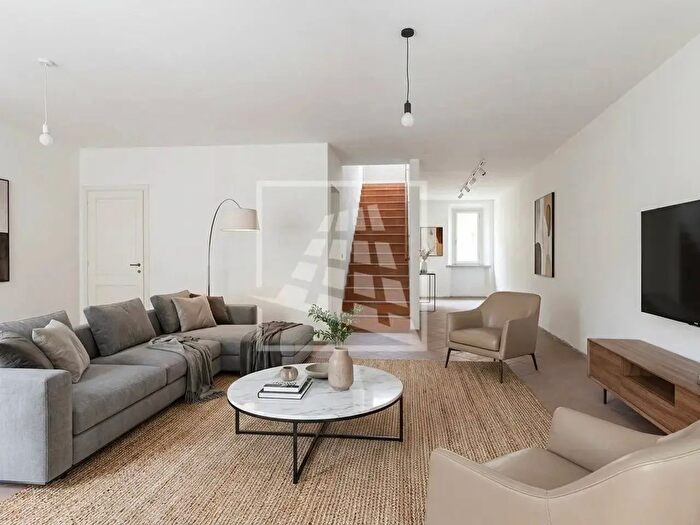 Appartamento con 6 locali in vendita in Via San Martino, Reggio Emilia