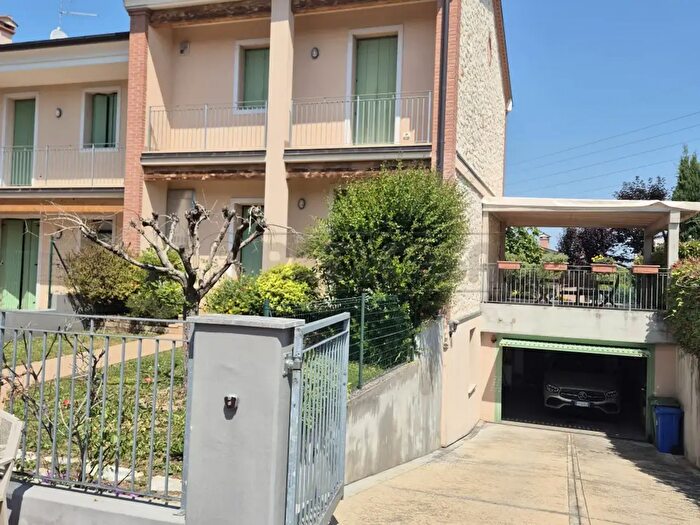 Casa con 6 locali in vendita in Strada San Giovanni, Vicenza