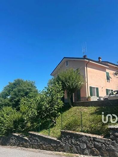 Casa con 9 locali in vendita in Frazione Vagge, Carro