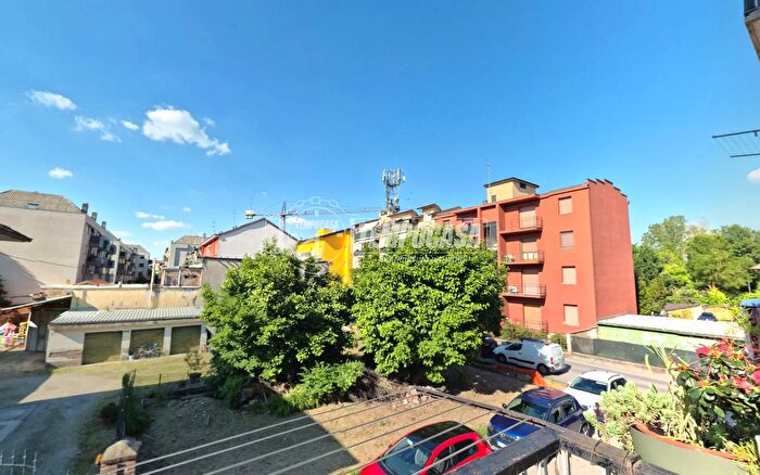 Appartamento trilocale in vendita in Via Umiliati, Milano