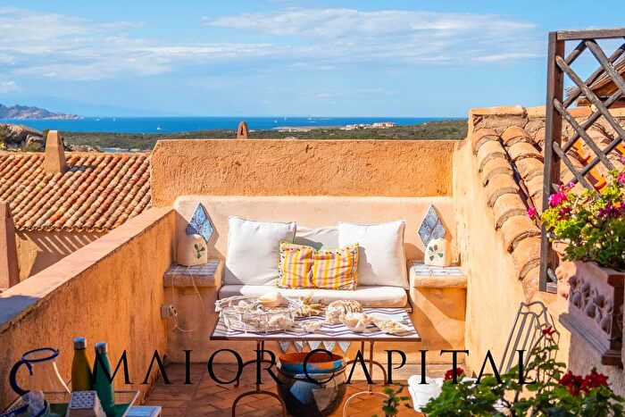 Appartamento trilocale in vendita in Viale Giovanni Maria Orecchioni, Arzachena