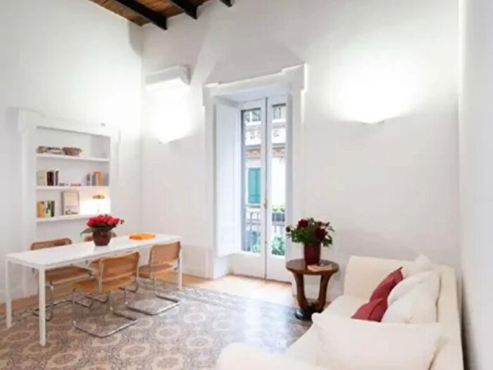 Appartamento bilocale in affitto in Via Crispi, Napoli