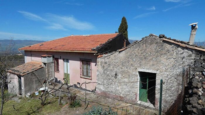 Casa con 5 locali in vendita in Via Nazionale Castiglione di Sicilia, Castiglione Di Sicilia