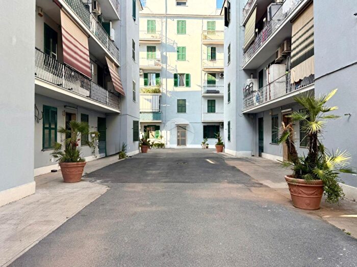 Appartamento trilocale in vendita in Via degli Armenti, Roma