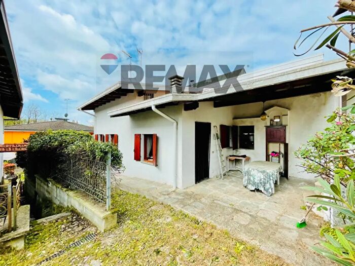 Casa trilocale in vendita in Via Vergante, Invorio