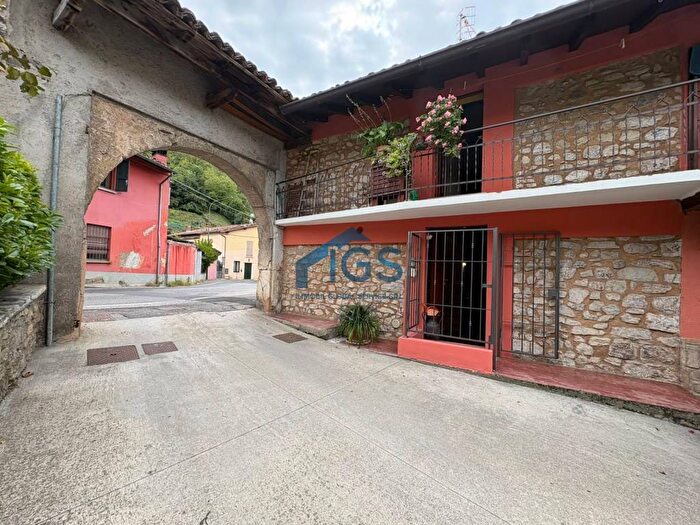 Casa trilocale in vendita in Via San Vincenzo, Piazza, Gussago