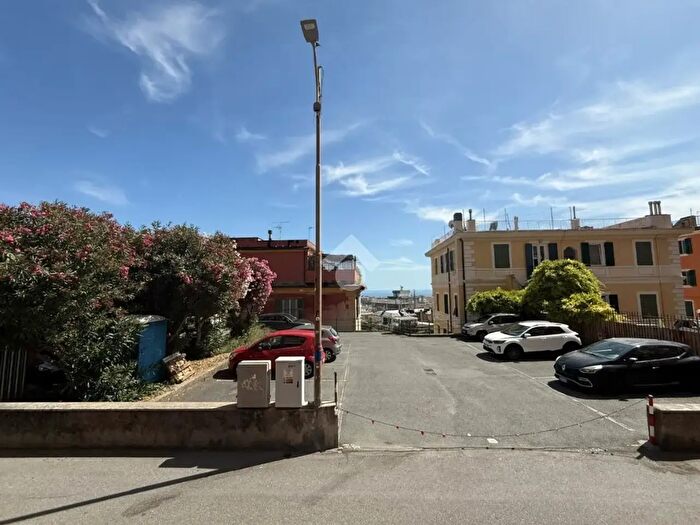 Appartamento con 5 locali in vendita in Via Contardo, Genova