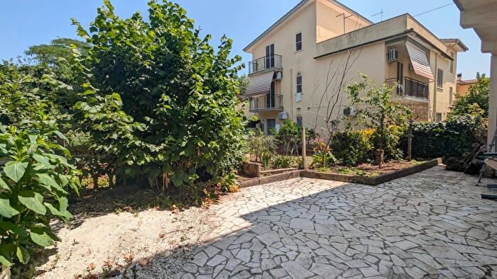 Casa con 6 locali in vendita in Via dei Vigneti Lanuvio, Lanuvio