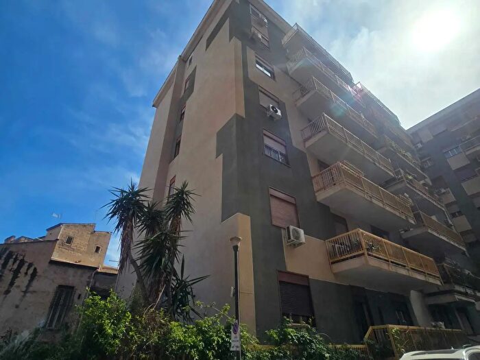Appartamento con 5 locali in vendita in Corso Pietro Pisani, Palermo