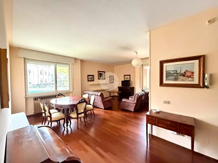 Appartamento trilocale in vendita in Desenzano Del Garda