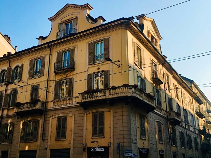 Appartamento trilocale in affitto in Via Madama Cristina, San Salvario Baretti, Torino