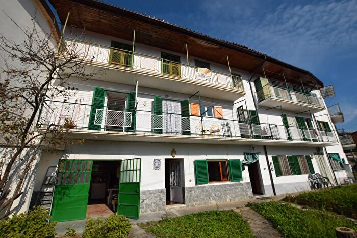 Casa trilocale in vendita in Via Malborgo, Monastero Di Vasco