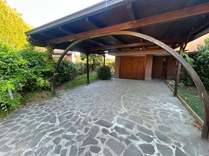 Casa con 5 locali in affitto in Via Cefalonia, Cittadella Villaggio Dalmazia, Novara