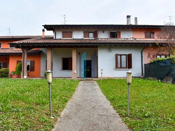 Casa con 5 locali in vendita in Torbole Casaglia