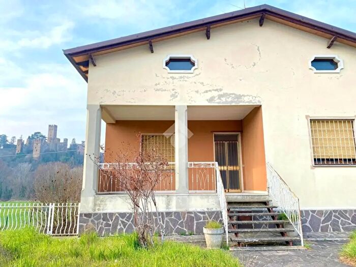 Casa quadrilocale in vendita in Strada dei Pallastrelli, CastellArquato