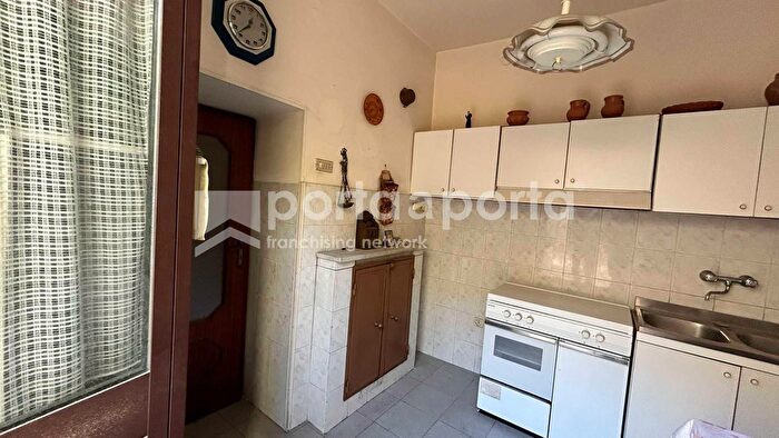 Appartamento trilocale in vendita in Via Vittorio Veneto, Curti