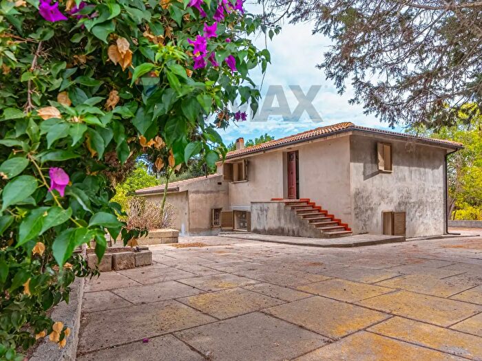 Casa con 6 locali in vendita in SV Lizzos Snc, Sassari