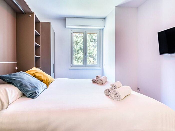 Appartamento trilocale in affitto in Via Pietro Ogliari, Chiesa Rossa, Milano