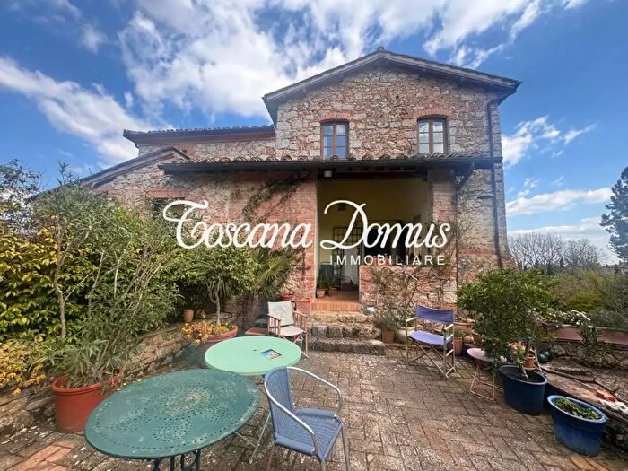 Casa con 5 locali in vendita in Sovicille