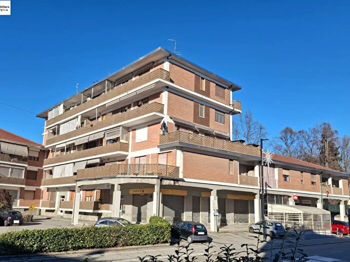 Appartamento con 5 locali in vendita in Via Trinità, Santena