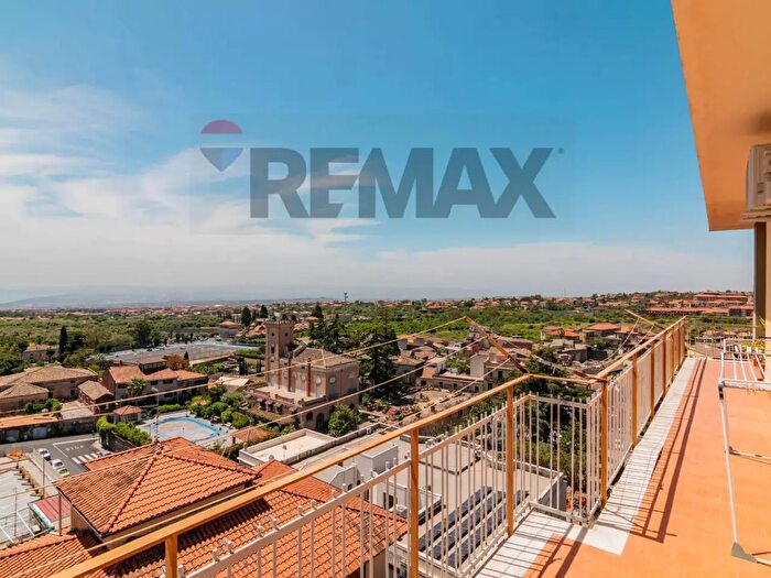 Appartamento con 6 locali in vendita in Via Vincenzo Bellini, Mascalucia