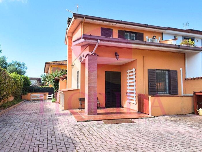 Casa trilocale in affitto in Via Trapani, Nuova Florida, Ardea