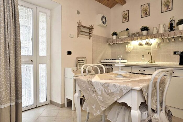 Appartamento con 5 locali in vendita in Via Fermo Forti b Carpi, Carpi