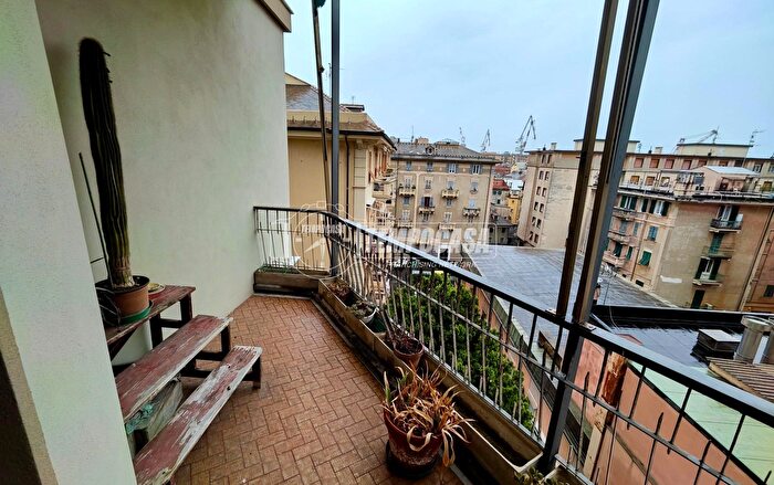 Appartamento con 5 locali in vendita in Via Gazzo, Genova