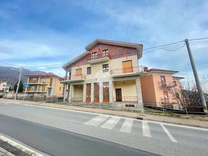 Casa con 9 locali in vendita in Via Selvaggio, Giaveno