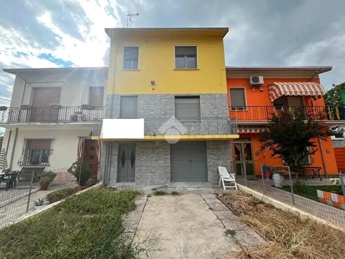 Casa trilocale in vendita in Via Giuseppe di Vittorio, Borgo Mantovano