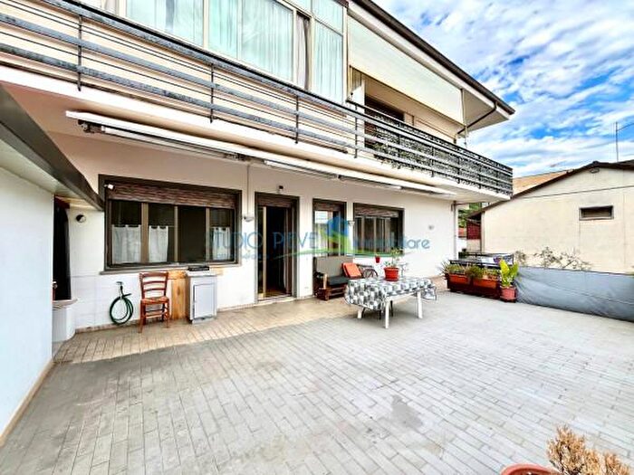 Appartamento con 5 locali in vendita in Via Paradiso, Monsummano Terme