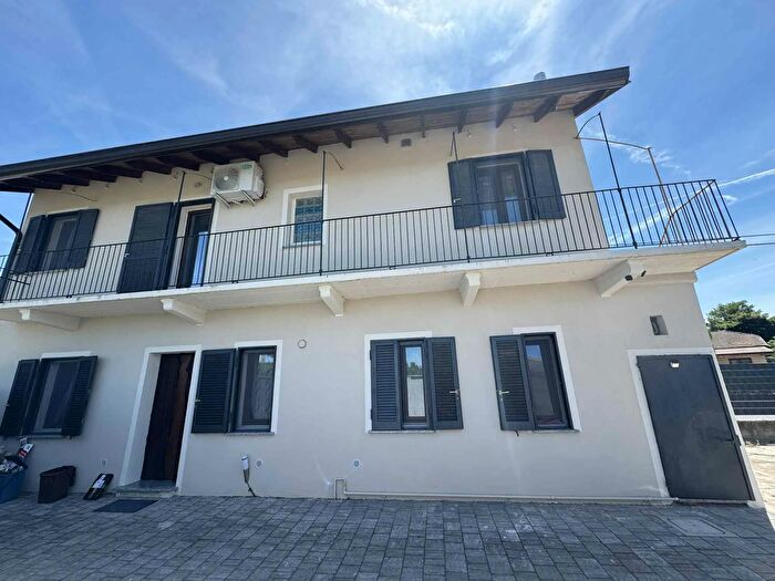 Casa quadrilocale in vendita in Casalino