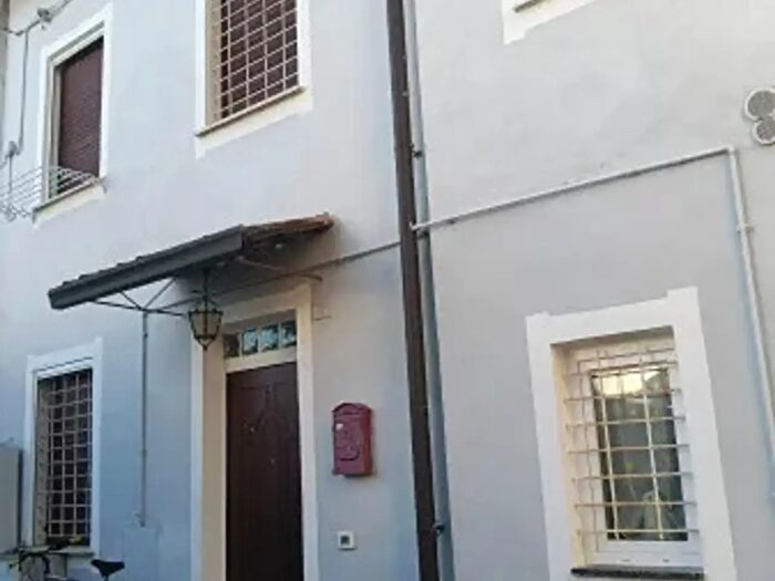 Casa trilocale in vendita in Sale
