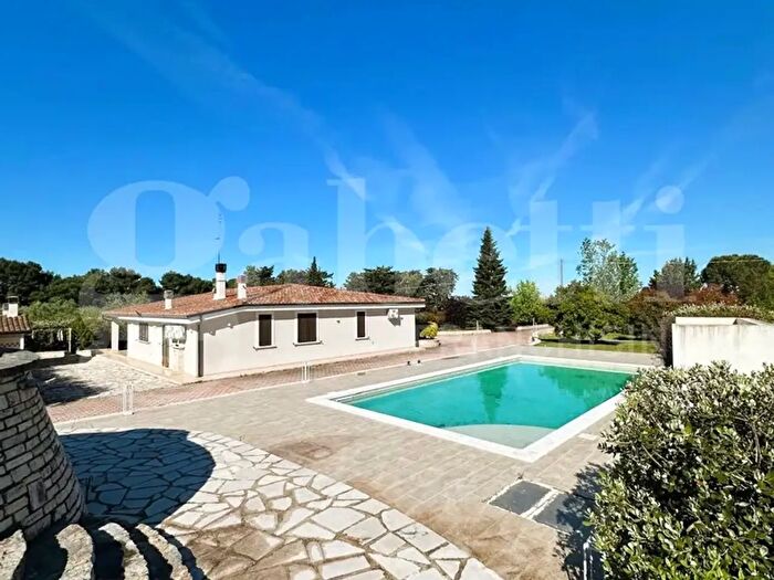 Casa in vendita in Zona Via Castel del Monte, Corato