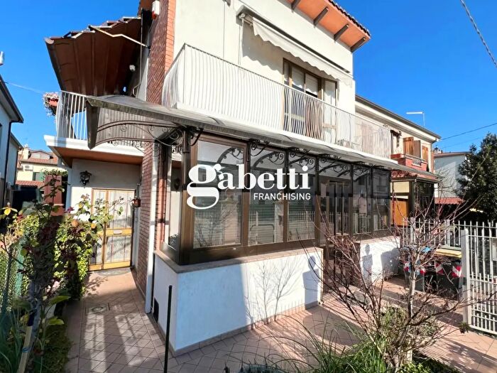 Casa con 5 locali in vendita in Via Armistizio, Padova