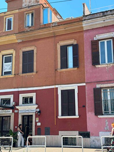 Casa con 10 locali in vendita in Via Giovanni Giolitti, Roma