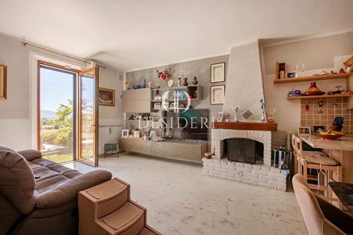 Casa con 6 locali in vendita in Strada Provinciale Giuncarico Roccastrada, Roccastrada